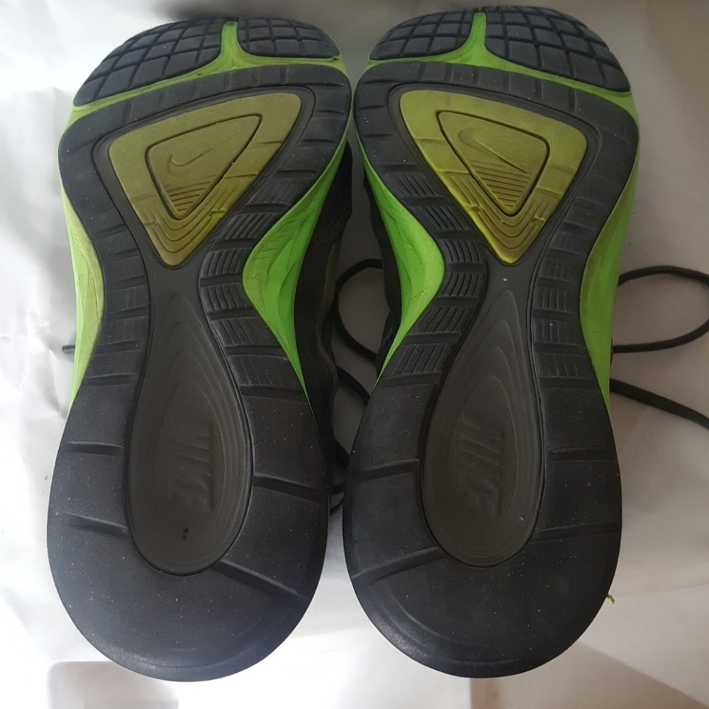 Nike athletic shoes - Picture 7 of 8